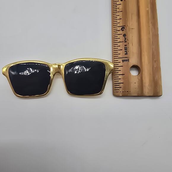 Vintage Black Enamel Sunglasses Brooch Pin Gold Tone Retro Classic - Picture 8 of 8